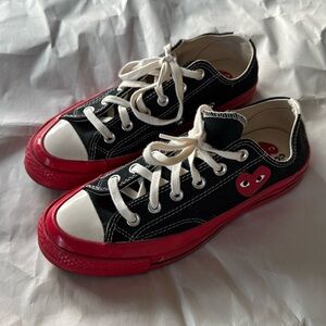 Comes de Garçon Play x Converse low top size  8 Women’s/ 6 Men’s